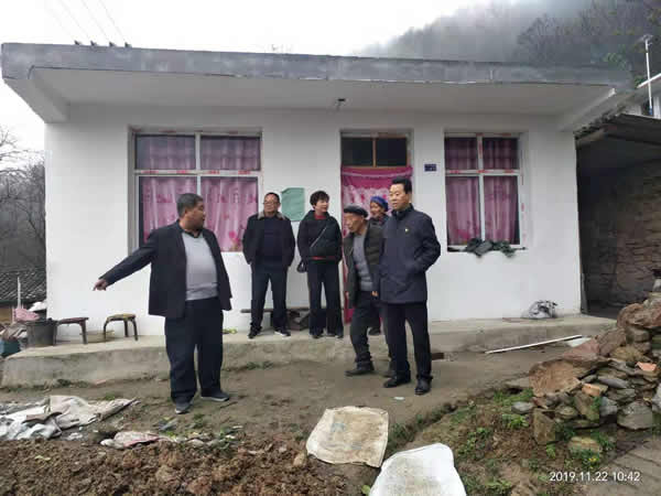 隴運(yùn)集團(tuán)公司開展“解難題、辦實(shí)事、送溫暖”主題黨日活動(dòng)