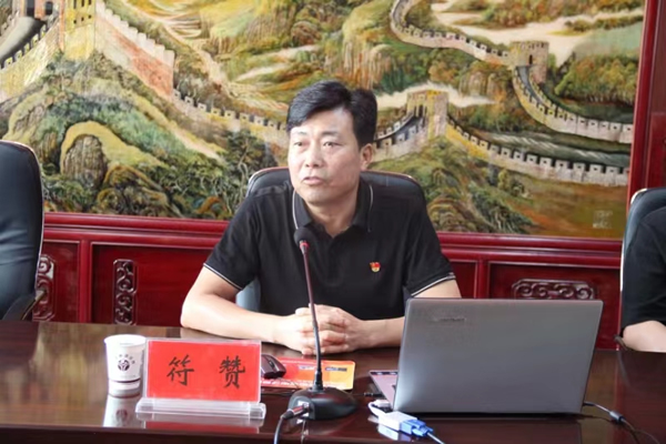 市政府國(guó)資委黨委委員、副主任符贊到隴運(yùn)集團(tuán)公司開(kāi)展講授 黨紀(jì)學(xué)習(xí)教育專(zhuān)題 黨課暨“七一”慰問(wèn)活動(dòng)