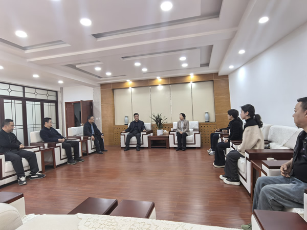 隴運集團潤華旅游客運公司、晟游天下旅行社與隴南師范學院歷史文化與旅游學院達成見習合作意向